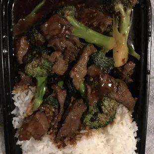 Beef with broccoli, super super super delicious ! Delivered fairly fast. Good quality food, definitely recommend!