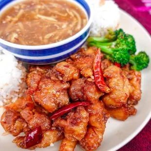 Spicy chicken lunch combo- $7.99 and good amount of food! ~ IG: @seattle.food.diva