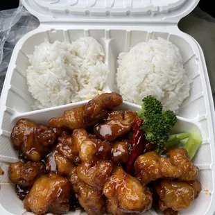 General Tso Chicken Lunch  Special so good !