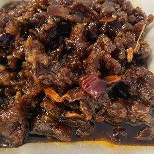 That is NOT how orange beef should look. It doesnt even have an orange zest taste either.