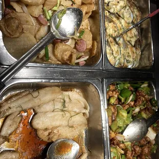 Muscles, fish, chicken with bell peppers.