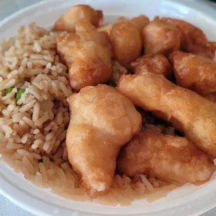 Sweet and sour chicken lunch special