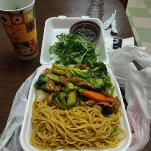 Lo mein with chicken and broccoli and beef and broccoli all of this food for $5.24 I left her a good tip so many ch food for so little.