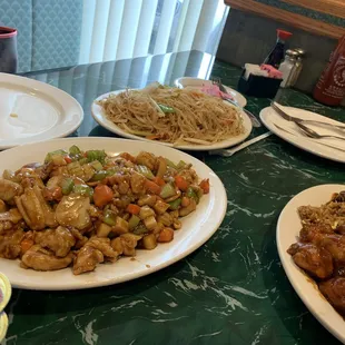 L1. Chicken with Cashew Nuts and noodles