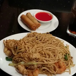 Shrimp lo mein Yum