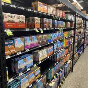 shelves of cereal, cereal bars, and cereal bars