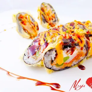  sushi roll on a plate