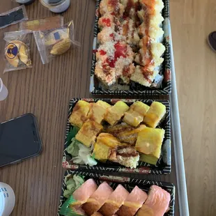 Four sushi rolls