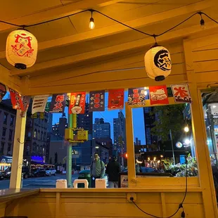 the outside of a restaurant