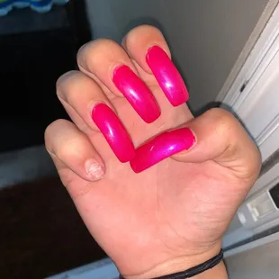 This pinky nail broke off and healed already, I was wondering why it was hurting in the beginning, but now I understand.