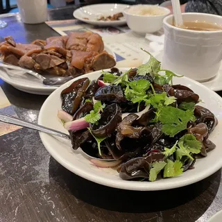 Spicy Black Fungus and Onion in Vinegar