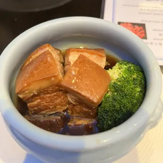 Braised Pork with Brown Sauce and Bamboo Shoots (l)