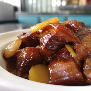 Braised pork in brown sauce