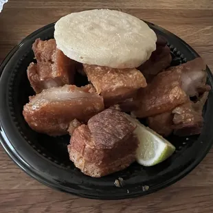 Chicharrn con Arepa