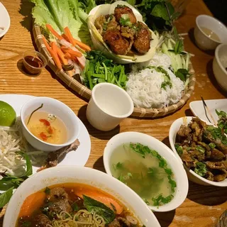 36. Beef Stew Served with Rice and Egg Noodle H Tiu M B Kho
