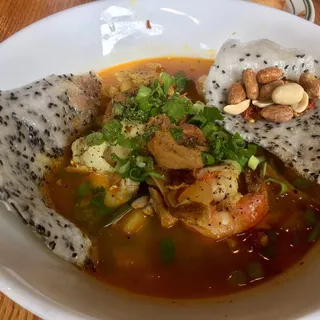 37. Vietnamese Turmeric Noodles M Qung