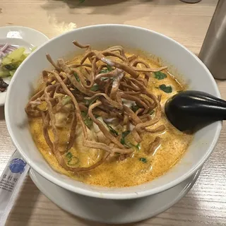 30. Khao soi (Chicken or tofu)