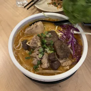 khao poun noodle soup