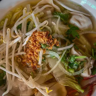 M6 M Honh Thnh X Xu / Wontons & B.B.Q Pork Egg Noodle Soup