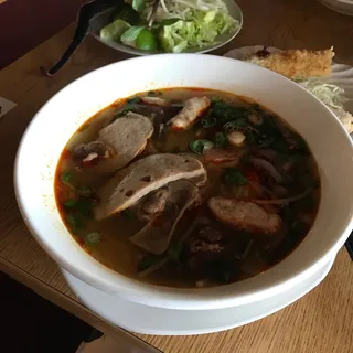 S1 Bn B Hu / Vietnamese Spicy Beef Noodle Soup