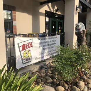 oysters and mussels, outside