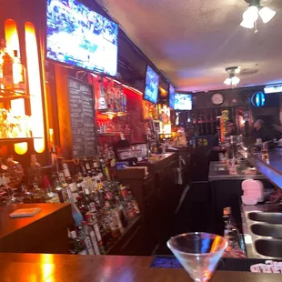 ows a martini sitting on a bar