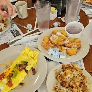 Ultimate Omlette w Hashbrowns and French Toast Upgrade - super filling!