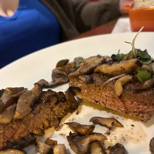 Sirloin with mushrooms and compound butter