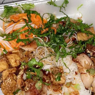 Vermicelli Bowl with chicken and tofu