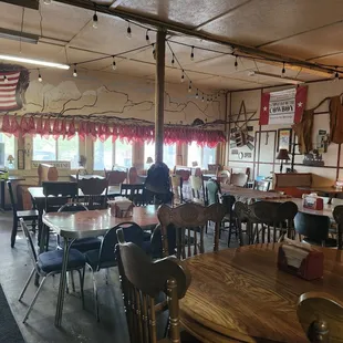 Extra dining room. Lots of space for a crowd.