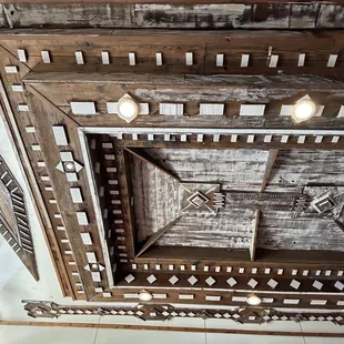 The ceiling decoration.