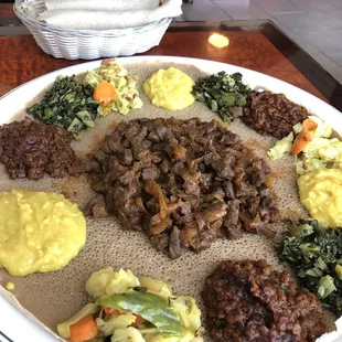 Yawaze Tibs in the middle, Veggie Combo