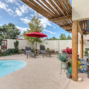 ! SOLD ! Entertainer's Paradise