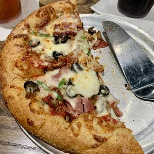 Mellow. Mushroom 'house special' pizza