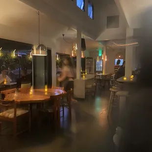 a blurry image of a dining room