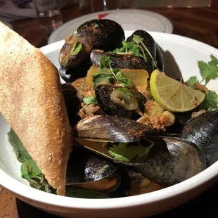 Steamed Black Mussels