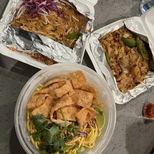 Pad Thai, pad kee mao, and khao soi to go