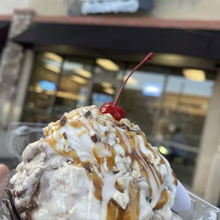 Brownie sundae