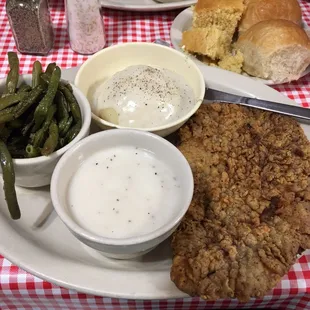 Chicken fried steak, mashed potatoes and green beans.  Those green beans were great. The corn bread is unbelievable good.