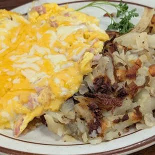 Ham and cheese omelette with country fries (large hashbrowns)