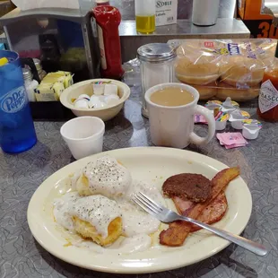 Flo&apos;s sampler is awesome I already ate the eggs and hash browns but the biscuits and gravy are so much better than the waffle House