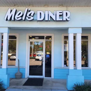 the entrance to mel's diner