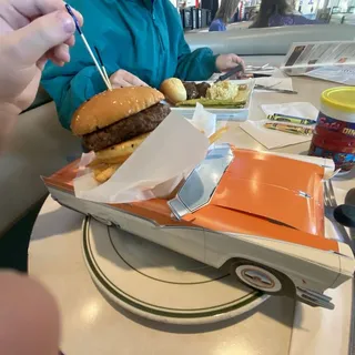 Kids CAR Cheeseburger & Fries