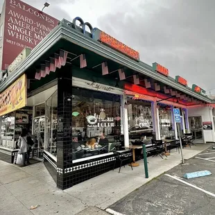 Front of Mel&apos;s