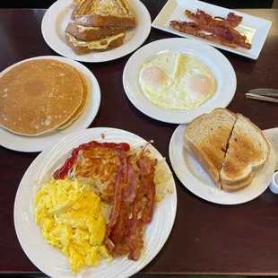 Woweee.... A huge breakfast for myself and hubby, delivered with a smile!! Yum!!