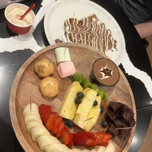 Fruit tray on the wooden pedestal, crepe above