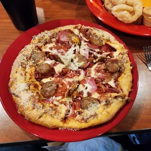Pizza meat lovers