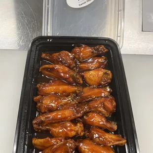 a tray of chicken wings