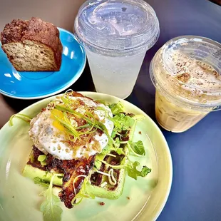 hoiicha banana bread $4 pandan coconut $8 cà phê trứng $7 sweetened egg cream đặc biệt waffle (gf) $17