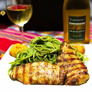 Tallarin Verde con Pollo a La Parrilla